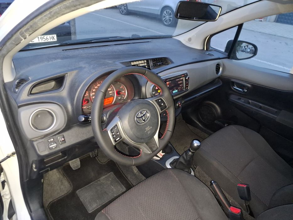 Тойота Ярис Toyota Yaris