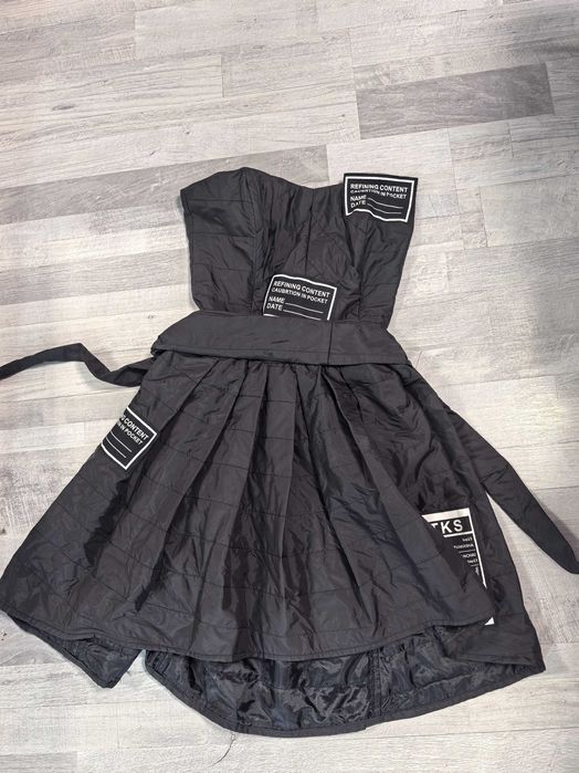 Рокля черна разкроена