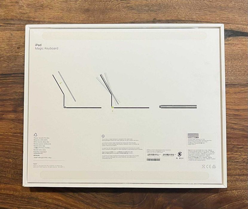 Продавам НОВA Magic Keyboard бяла за Apple Ipad 13 AIR (M4)