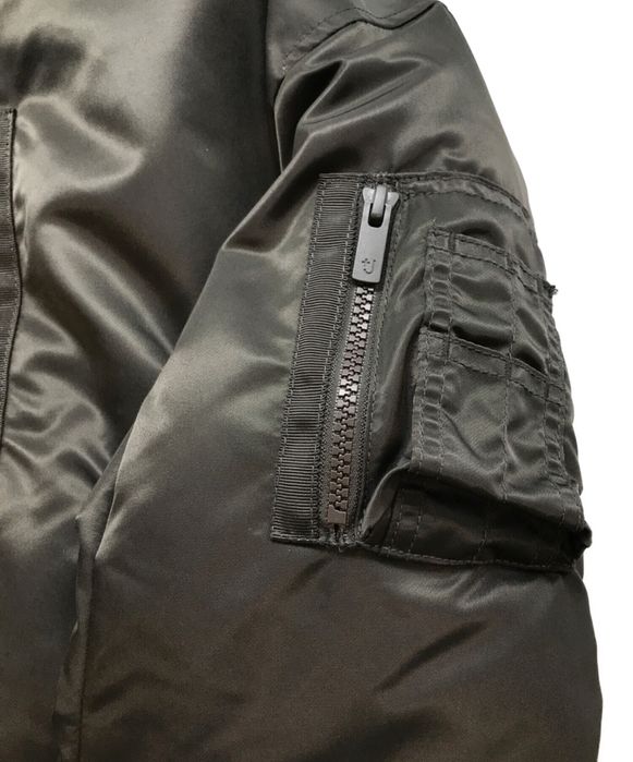 Uniqlo ma-1 bomber japan