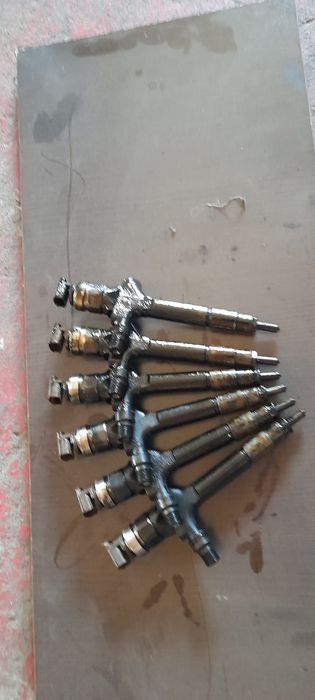 Vând injectoare mazda 6 2.0 RF7