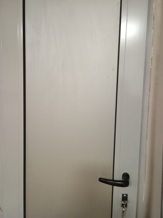 Алуминиеви Врати за баня сив цвят