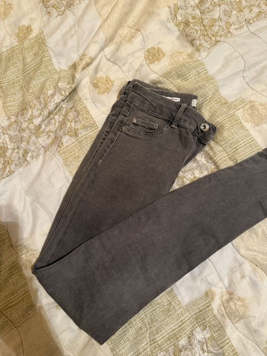 Сиви дънки размер 32, носени са няколко пъти в отлично състояние