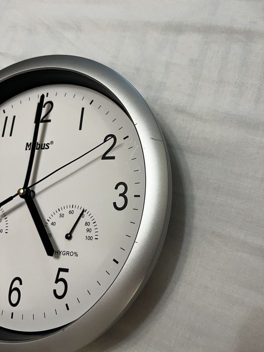 Стенен часовник закупен от Германия с хидрометър и термометър