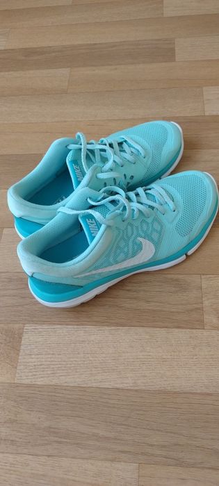Дамски маратонки Nike