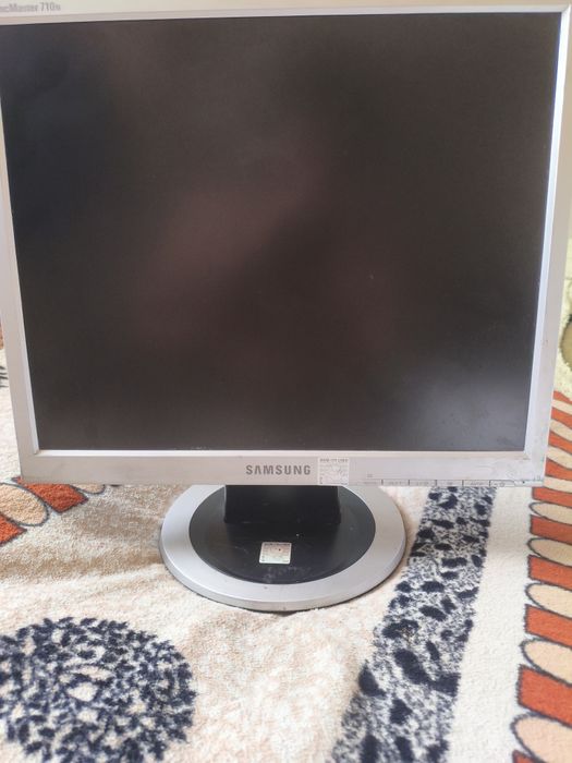 Монитор Samsung 4 на 3