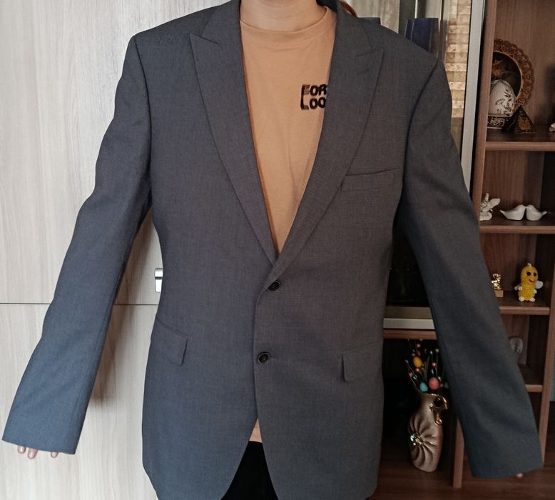 Продам мужские костюмы