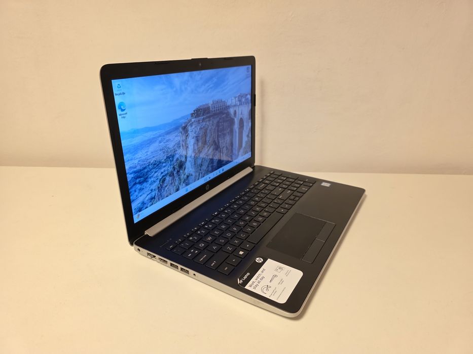 Laptop HP i3 gen8 ssd 15.6 TOUCHSCREEN Windows 11 GARANTIE