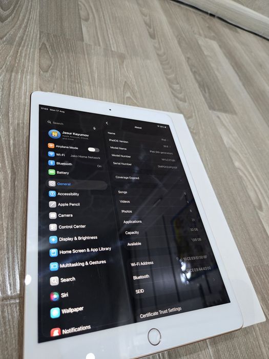 Продам iPad 8th Generation 32GB Gold!