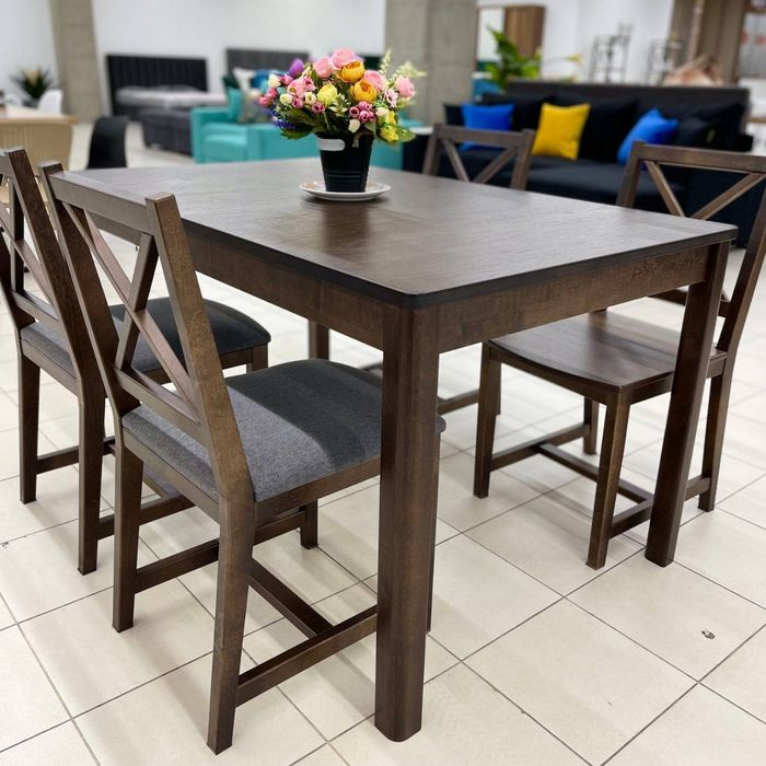 Прямоугольный стол раскладной и стулья