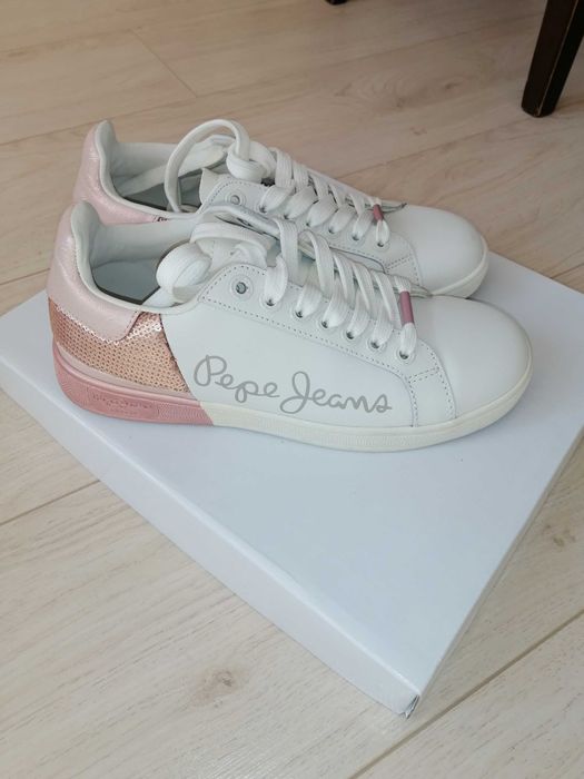 Маратонки в отлично състояние 38 номер