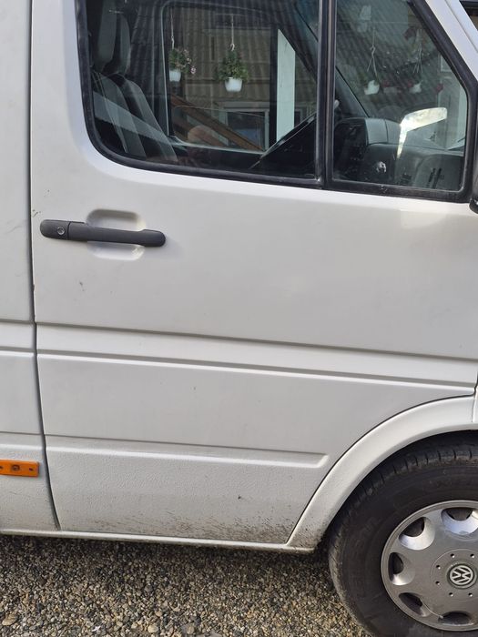 Volkswagen LT închis in 3 panouri an 2006 2.5 diesel