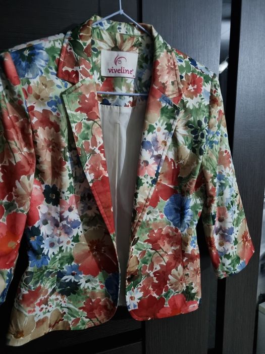 Пиджаки женские 38-40