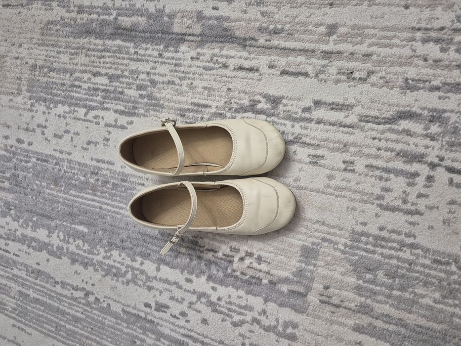 Продаётся одна пара туфель, танцевальных