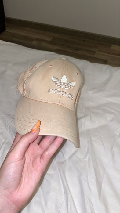 Șapca adidas, roz deschis, marimea se poate regla dupa preferinta