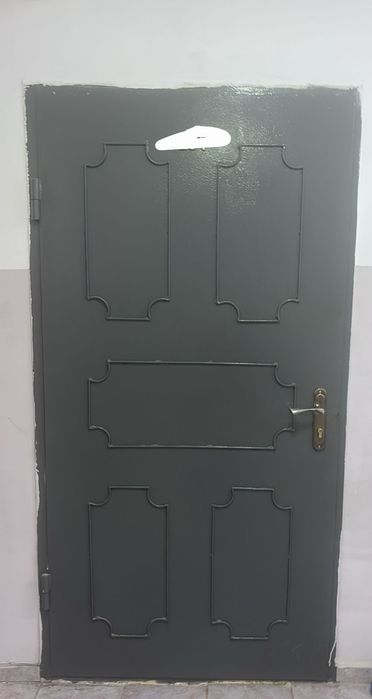 Сыртқы есік қолдан жасалған