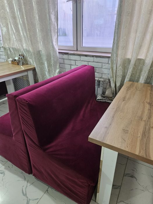 Продаю столы и диваны