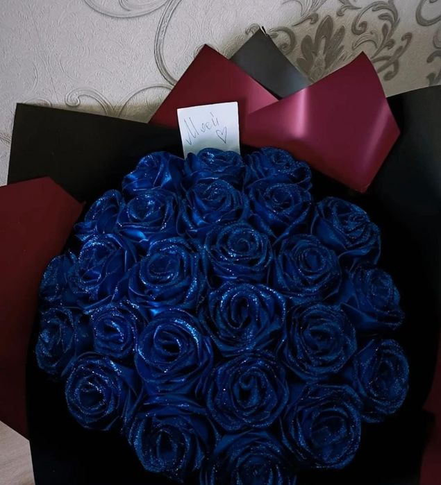 Букет из атласных роз