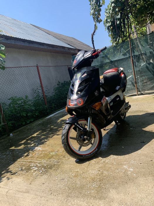 Vând aprilia sr 50!