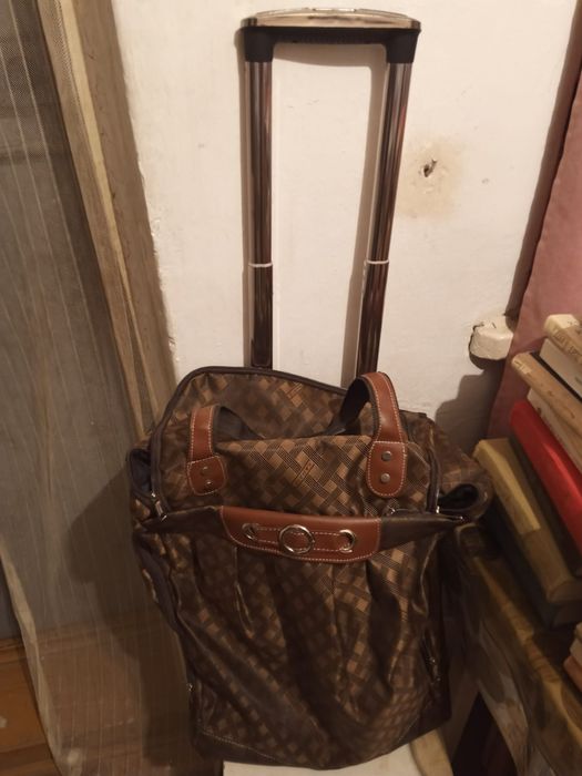 Продам сумку на колесах