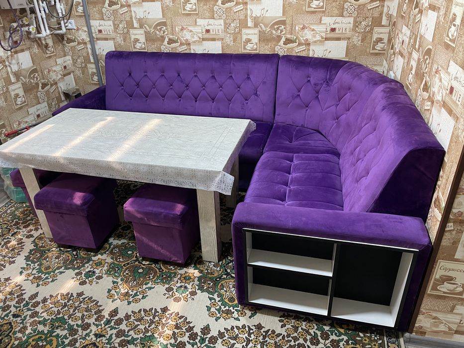 Кухонный уголок сотилади срочно!!!