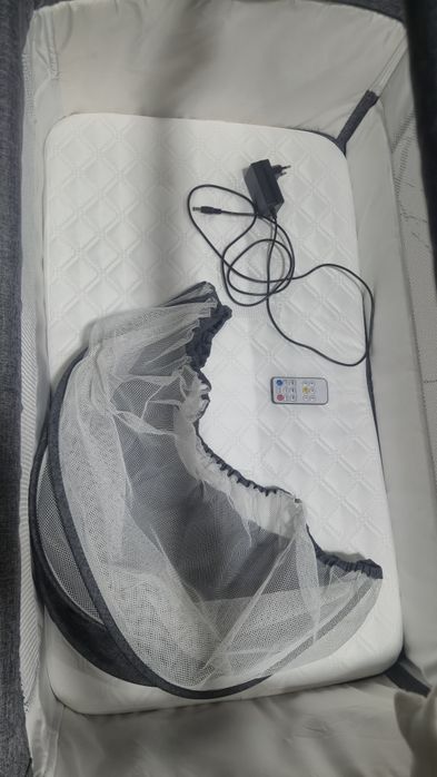 Детская кровать и каляска