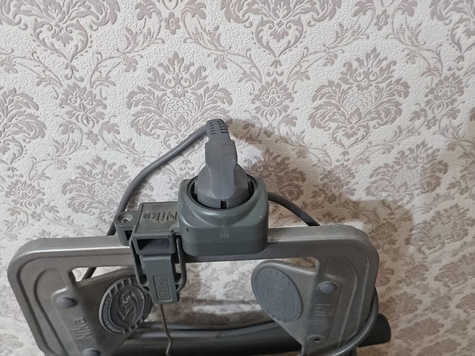 Продам ковер, гладильную доску, вентиллятор,