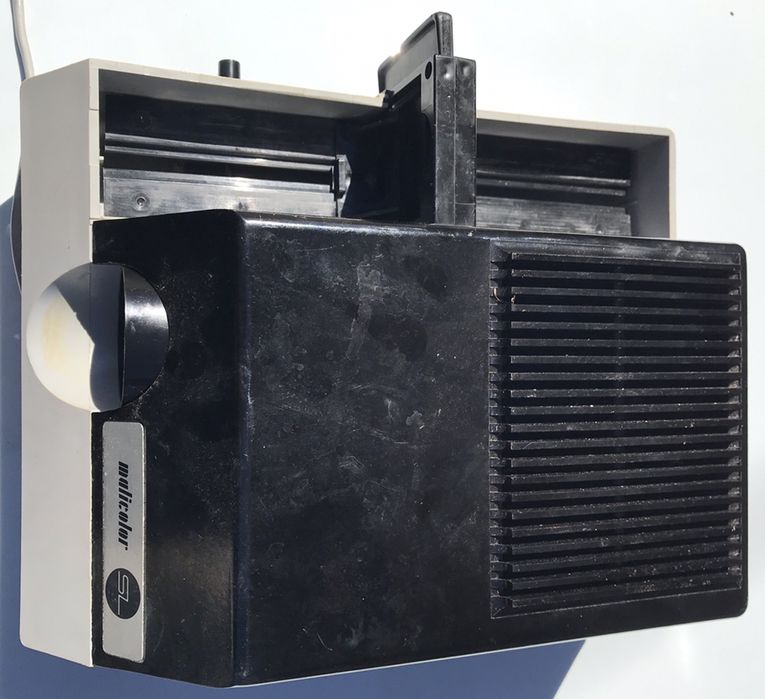 Proector aspectomat diapozitive