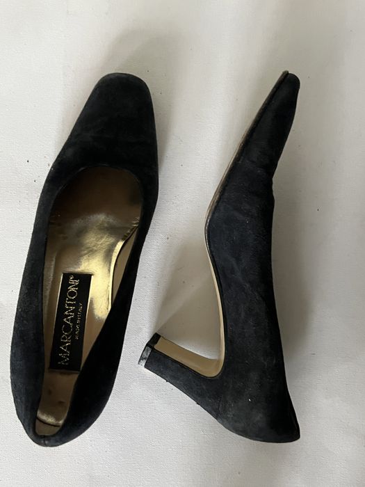 Продаются черные туфли