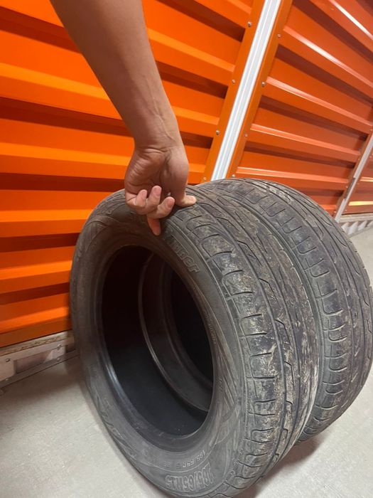 Продам 2 баллона резины 185/65R15