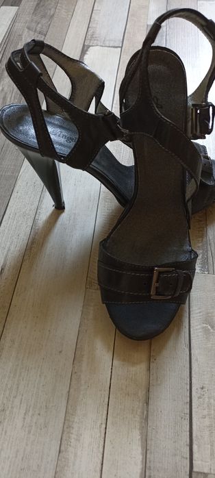 Дамски сандали и обувки номер 39