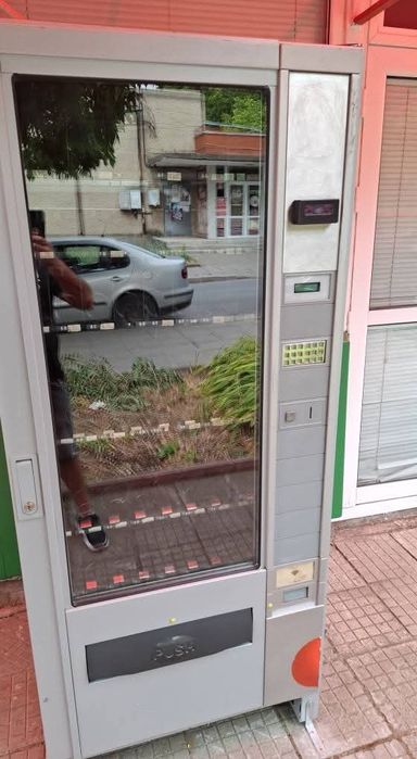 Вендинг машина  за безалкохолно и пакетирана храна