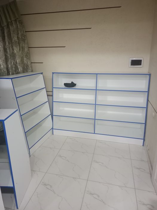 Продам витрину в магазин