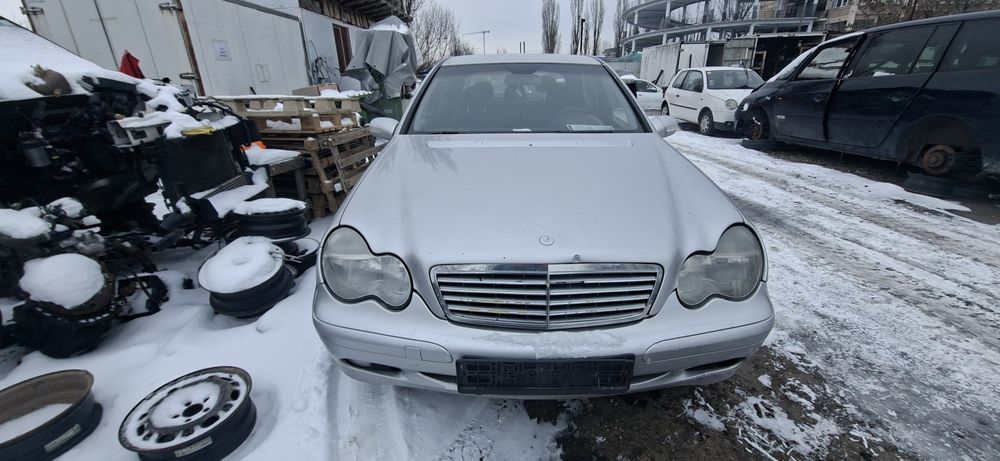 Dezmembrez Mercedes Benz w203 2.2 D 2003 611 962