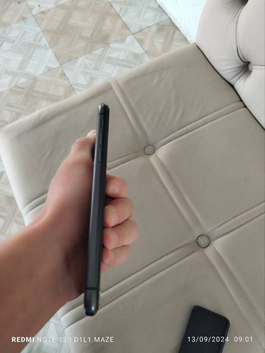 Iphone 11 yomkist 81 xotira 64gb hamma joyi ishledi