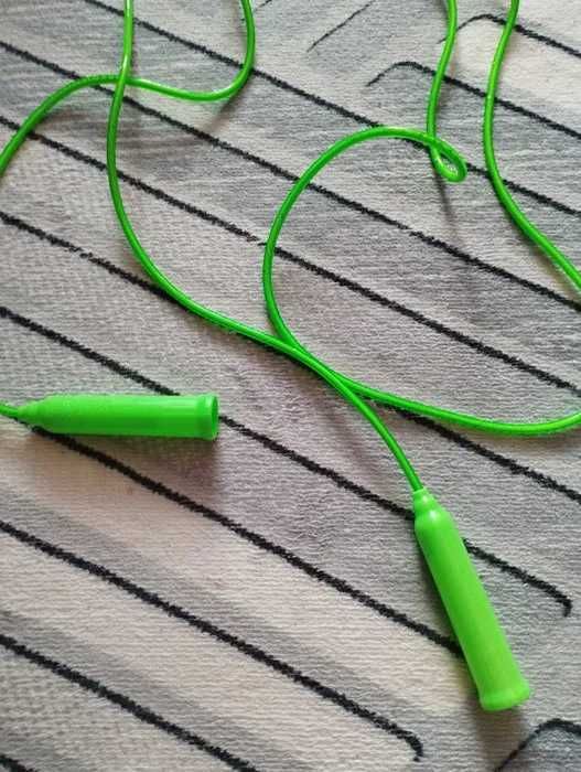 Скакалка-прыгалка.