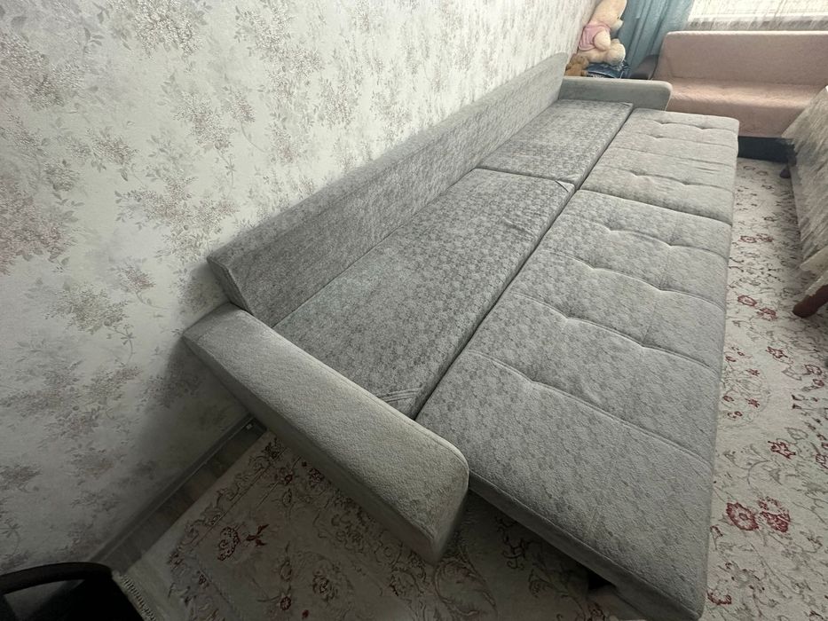 Продать Диван + молодость