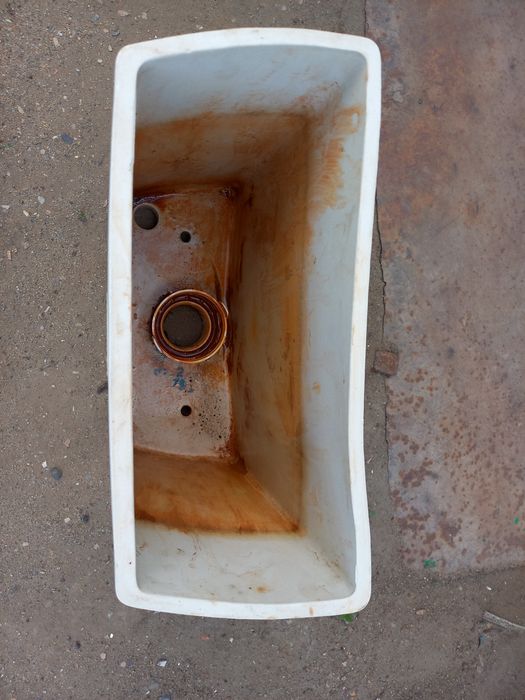 Продам унитазный бачок в хор сост