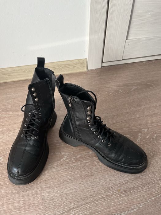 Продам ботинки женские