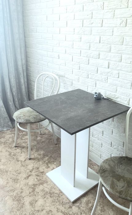 Продам стол на двоих новый