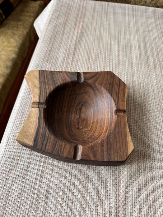 Пепелник от орех