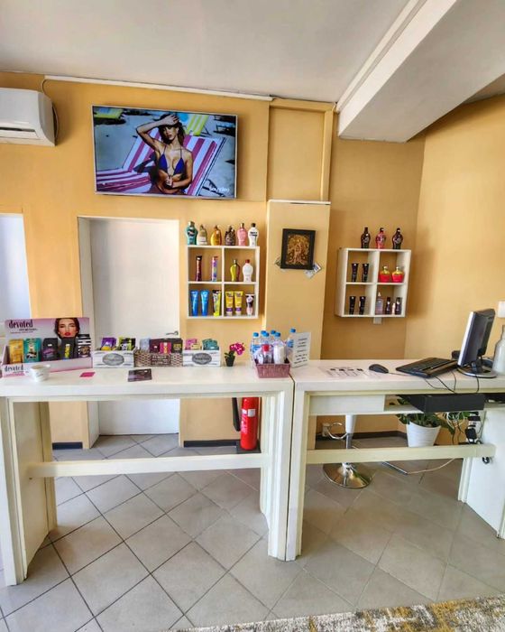 Продавам работещ бизнес - Соларно студио+салон за красота