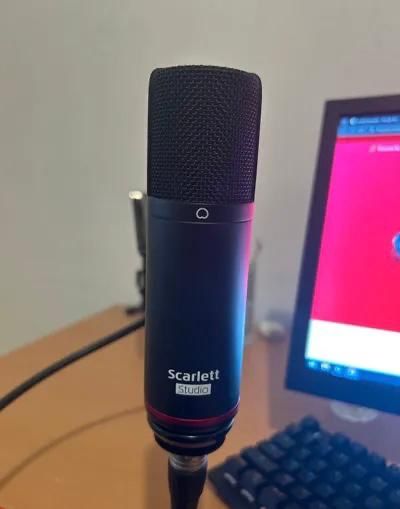 KIT interfata audio focusrite microfon casti Scarlett