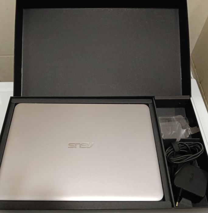 ASUS NoteBook PC  UX305F