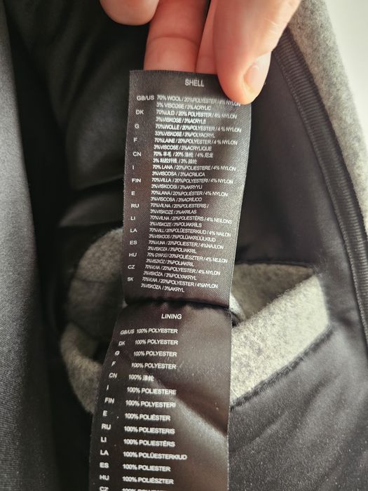 Vând palton de iarnă,marca Lindbergh. Mărimea M