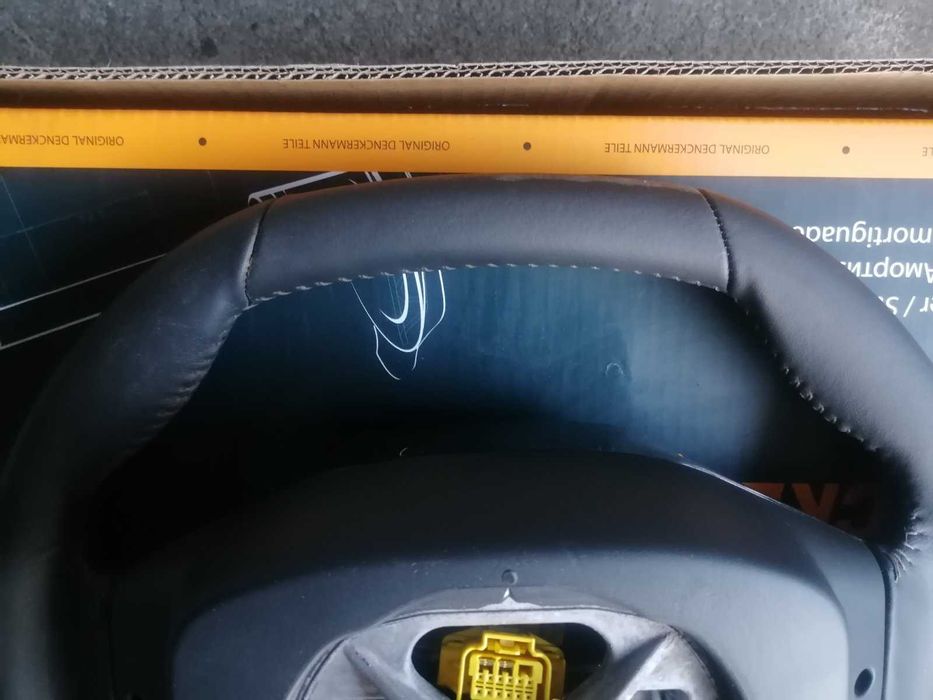 Продавам оригинален кожен мулти волан за Пежо 208. 2008 2019 г.