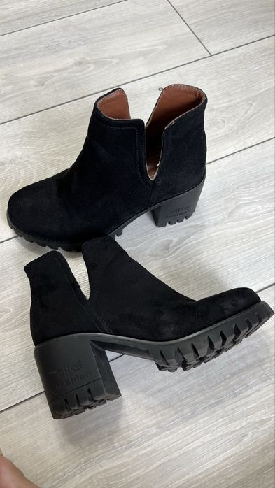 Ботинки замша 37р CATERPILLAR