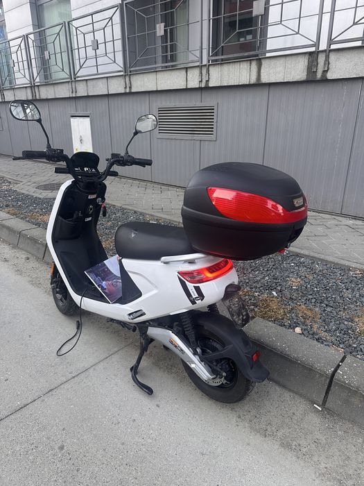 Scuter electric Alegra motor Bosch 55km Range 1100€