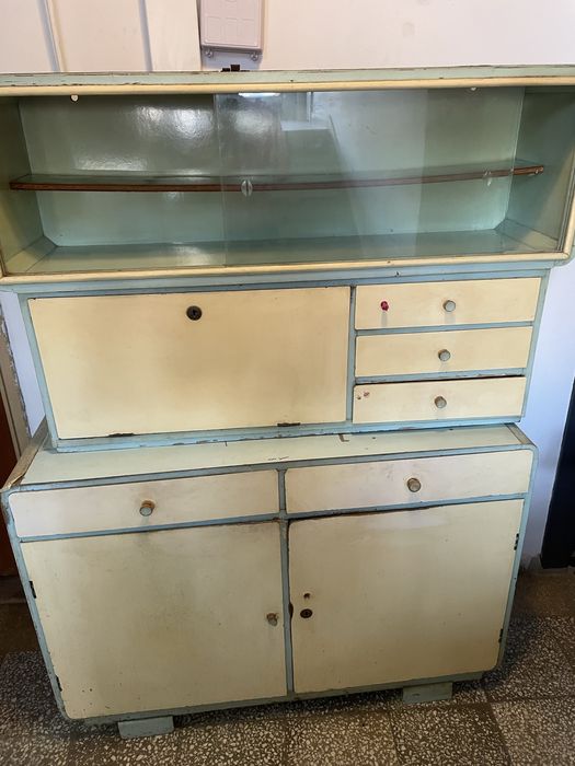 Bufet vechi de bucătărie