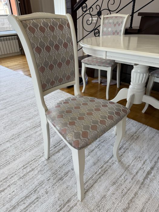 Продам стол и стулья